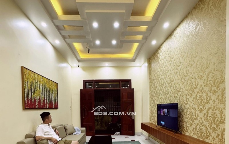 Bán nhà phố Nguyễn Khang 15m ra ô tô