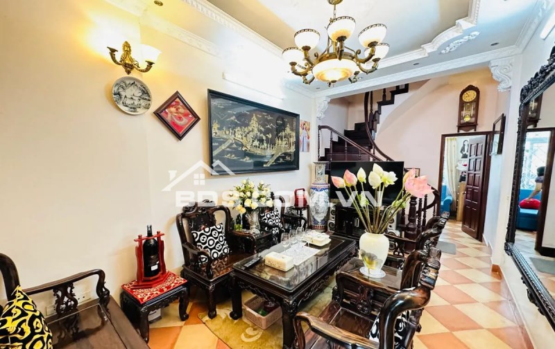 PHƯƠNG MAI - ĐỐNG ĐA - Ô TÔ  ĐỖ CỔNG, QUAY ĐẦU - NHÀ ĐẸP HAI THOÁNG TRƯỚC SAU FULL ĐỒ XỊN - , CHỈ VIỆC VỀ Ở - AN SINH TUYỆT VỜI - AN NINH TỐT - DI