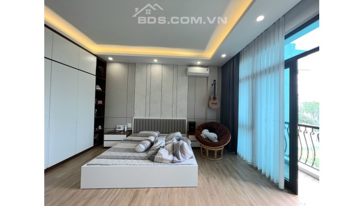 Siêu Đẹp, gần ngã 3 Hoàng Quốc Việt, Oto tránh, Kinh Doanh đỉnh, 85m2 x 5T, MT 5m, 18 tỷ