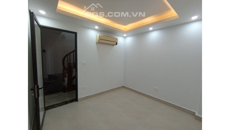 Nhà đẹp phố Định Công quận Hoàng Mai 42m 2 tầng 3 ngủ 1.9 tỷ