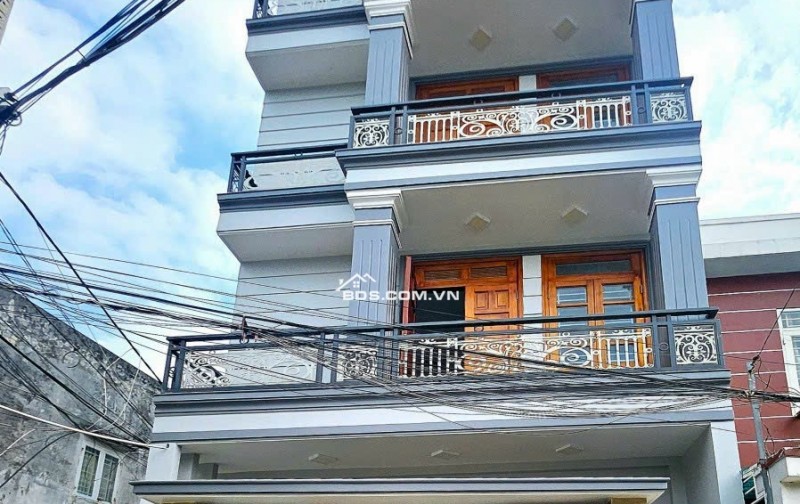 Cho thuê nhà 1/ hà huy giáp, quận 12. 15tr. 5 tầng, dtsd 350m2.