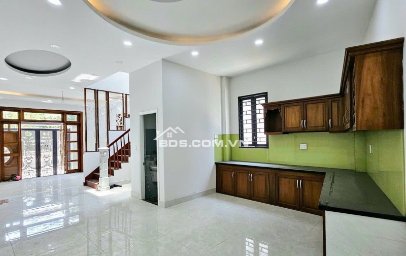 Cho thuê nhà 1/ hà huy giáp, quận 12. 15tr. 5 tầng, dtsd 350m2.