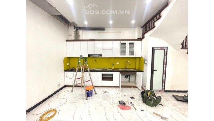 Bán nhà Hoa Bằng 5T TT Cầu Giấy. 48m2 KD đỉnh. Ngõ thông 3 bước chân ra ô tô tránh.