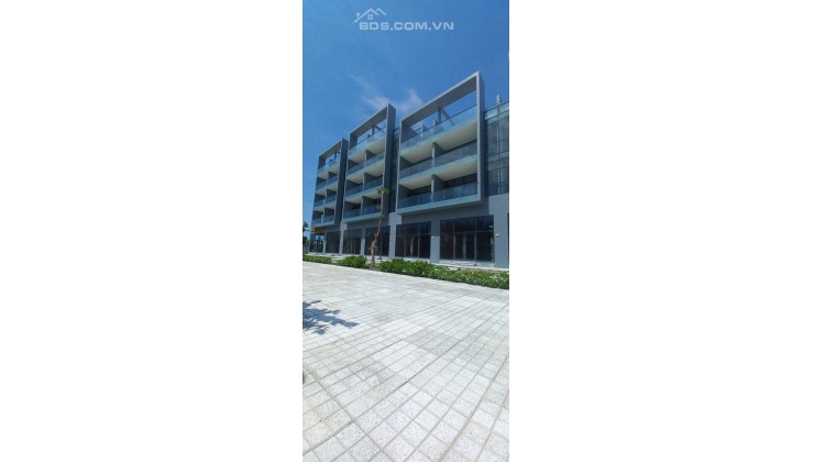 Shophouse 3 tầng 6x28 thiết kế hiện đại full kính tầm view panorama trực diện biển.