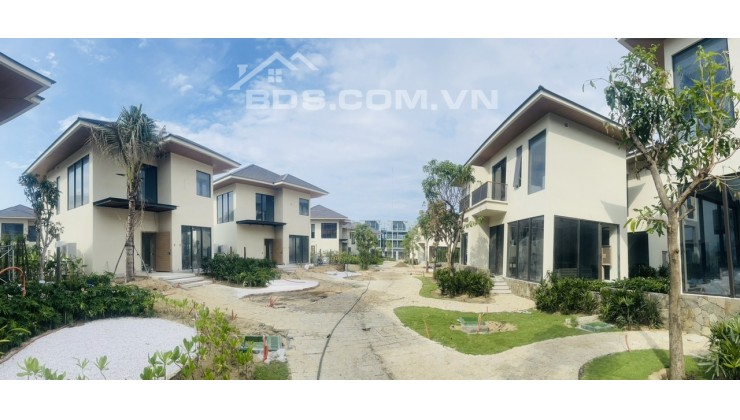 Shophouse 3 tầng 6x28 thiết kế hiện đại full kính tầm view panorama trực diện biển.