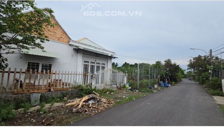 Bán Nhà mặt tiền đường nhựa , thông ra sông Sài Gòn Giá 6 Tỷ