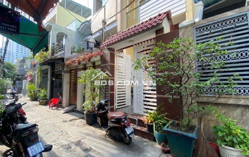 Nhà hẻm Trần Xuân Soạn P.Tân Hưng Q7  DTSD 28m2 SHR 1.65 tỷ. Lh:0962780324, 0854516886.