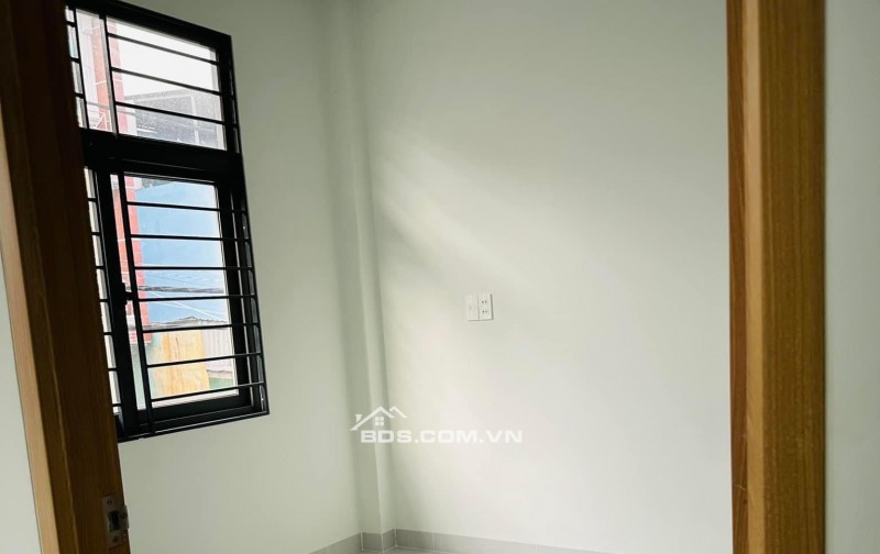 CHO THUÊ NGUYÊN CĂN 40M2 MẶT TIỀN BẾN XE MIỀN TÂY 12 TRIỆU