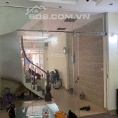 Bán gấp nhà Nguyễn Trãi, nội thất đẹp như hoa hậu, 5 tầng, chỉ việc xách vali đến ở, nhỉnh 4 tỷ