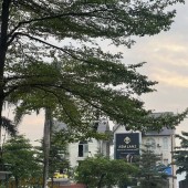 Tôi cần cho thuê nhà mặt phố số 84 Đền Lừ, Căn góc view Hồ Đền Lừ, mặt tiền 22m. Vỉa hè 2 bên đường