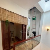 Nhà Bát Khối ô tô đỗ cửa 32m2, 5 tầng, mt 4,3m, giá 4,56 tỷ.