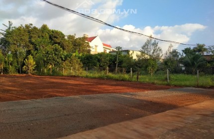 NGAY THỊ XÃ 2 LÔ 10X40=400M2 SHR, THỔ CƯ, SÁT BÊN KCN, DÂN CƯ ĐÔNG, GIÁ 290TR