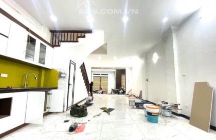 Bán nhà Hoa Bằng 5T TT Cầu Giấy. 48m2 KD đỉnh. Ngõ thông 3 bước chân ra ô tô tránh.