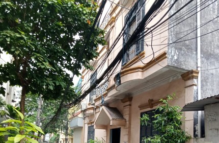 Chính chủ bán nhà Nguyễn Khang, quận Cầu Giấy, lô góc, Dt: 45mx4t, nhỉnh 9 tỷ, nhiều tiện ích