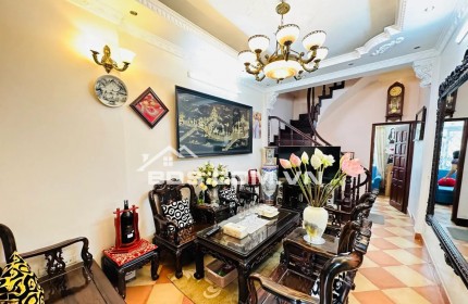 PHƯƠNG MAI - ĐỐNG ĐA - Ô TÔ  ĐỖ CỔNG, QUAY ĐẦU - NHÀ ĐẸP HAI THOÁNG TRƯỚC SAU FULL ĐỒ XỊN - , CHỈ VIỆC VỀ Ở - AN SINH TUYỆT VỜI - AN NINH TỐT - DI