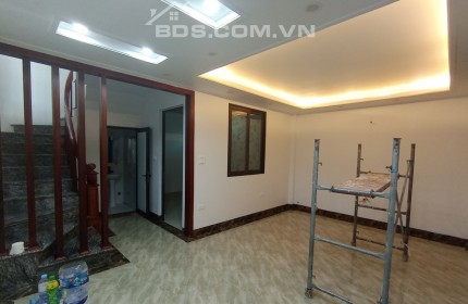 Nhà đẹp phố Định Công quận Hoàng Mai 42m 2 tầng 3 ngủ 1.9 tỷ