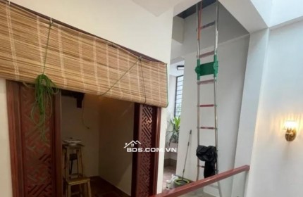 Nhà Bát Khối ô tô đỗ cửa 32m2, 5 tầng, mt 4,3m, giá 4,56 tỷ.