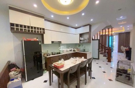 Bán nhà Chiến Thắng, Hà Đông DT 35m2 x 5 Tầng, Ô tô tránh, Kinh doanh, 1 Nhà ra phố, vỉa hè