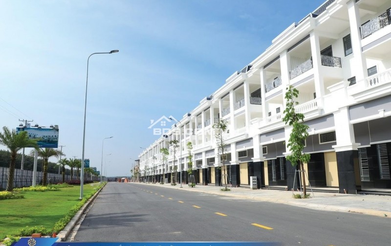 Kẹt tiền cần bán lô đất Century City, sổ hồng riêng thổ cư mặt tiền ĐT 769