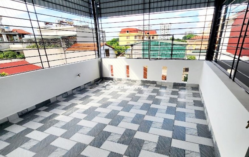 Bán nhà Ngọc Thuỵ, Long Biên-31m2, Giá: 5.5 tỷ, siêu phẩm.