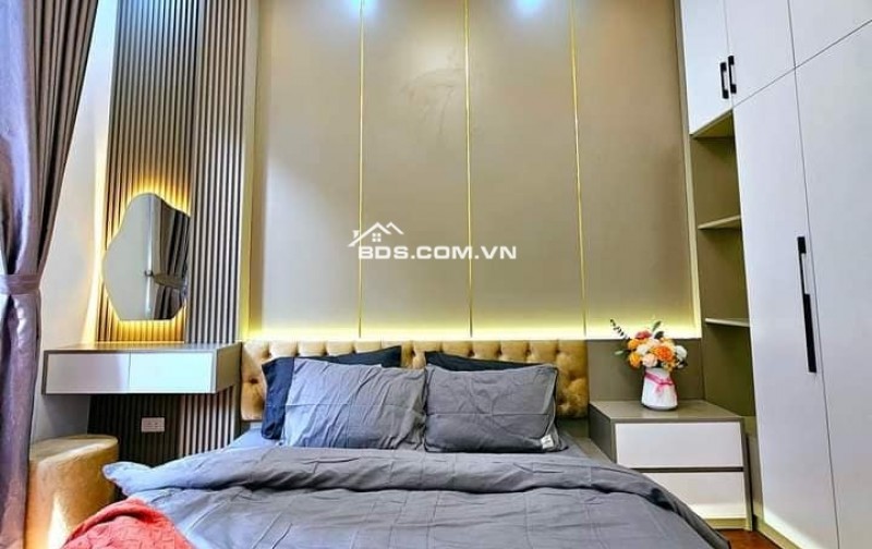 Bán Nhà Vừa Kinh Doanh Vừa Ở Đường Hoàng Mai 32m, 5 tầng, mt 3.3m, giá 6.9 tỷ