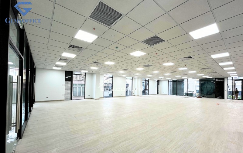 CHO THUÊ MẶT BẰNG RỘNG 200M2 MẶT ĐƯỜNG TRƯỜNG CHINH