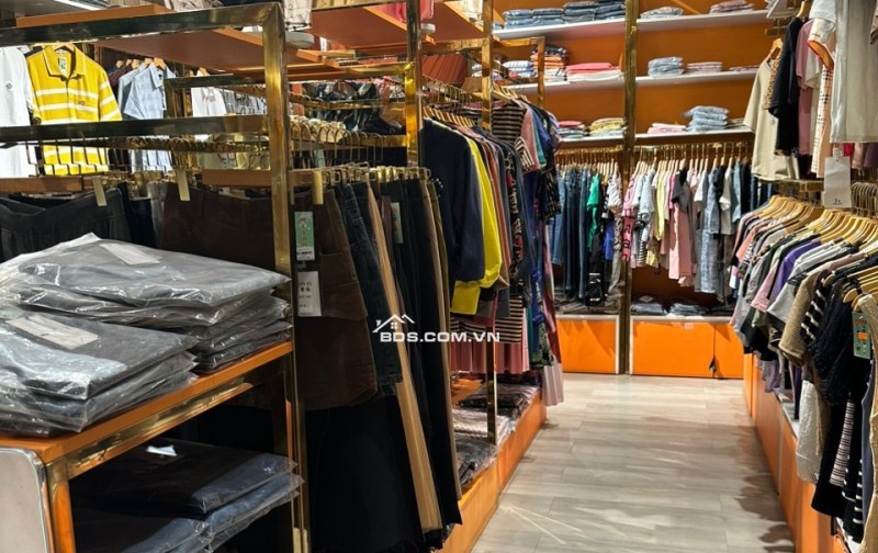 Sang toàn bộ HÀNG HOÁ VẬT DỤNG trang thiết bị shop thời trang cao cấp