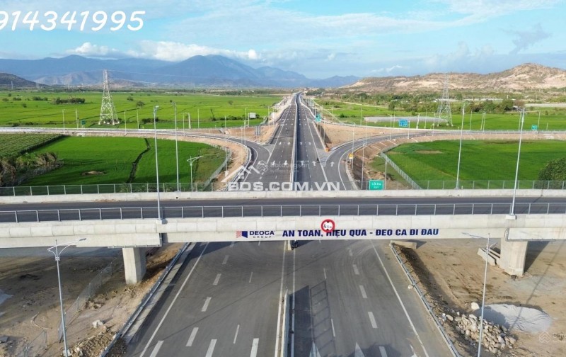 Nút giao cao tốc Cam Lâm Vĩnh Hảo. Mặt QL27A, 20x50m sân bay Thành Sơn 5km, QL1 6km