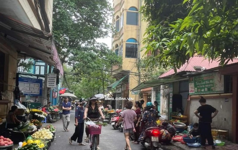 Hàng hiếm có 102.Cần Bán Nhà Hồ Tùng Mậu,  Ô tô đỗ cửa ngày đêm ,65m , 5T, mặt tiền 4m.