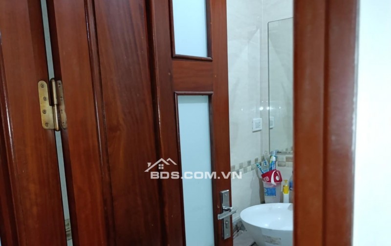 Nhà phố thuỵ khuê, dt; 60m x 5 tầng, có thang máy. ô tô đỗ cửa. kinh doanh, văn phòng