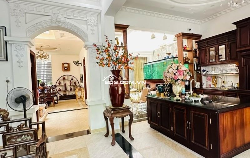 Biệt thự LÔ GÓC HXH ngay CV Hoàng Văn Thụ P2 Tân Bình 270m2 hơn 35 tỷ
