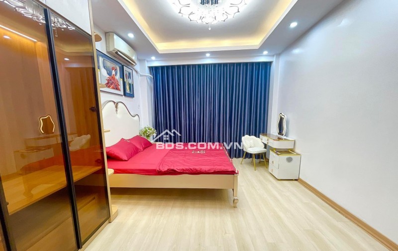 6.39 tỷ nhà Hoàng Hoa Thám - 30m2 - 5 tầng - Ngõ thông - Đường thoáng