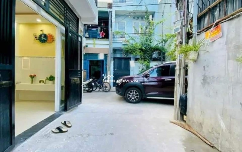 Bán nhà phố Lê Thanh Nghị 40m2 5 tầng hơn 6 tỷ