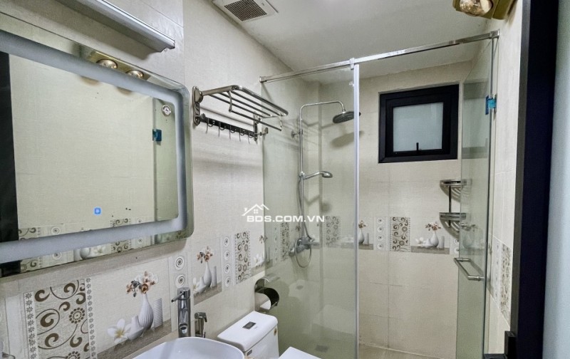 Cho thuê Căn Apartment giá rẻ tại Ngõ 193 Trích Sài, Tây Hồ.  Ban công View hồ. Chỉ 5.5tr