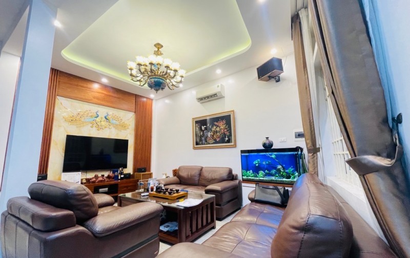 NHÀ ĐẸP RỰC RỠ - CON PHỐ VIP THÁI THỊNH. AN SINH TỐT. - DIỆN TÍCH 40M2 - GIÁ CHỈ 8,6 Tỷ