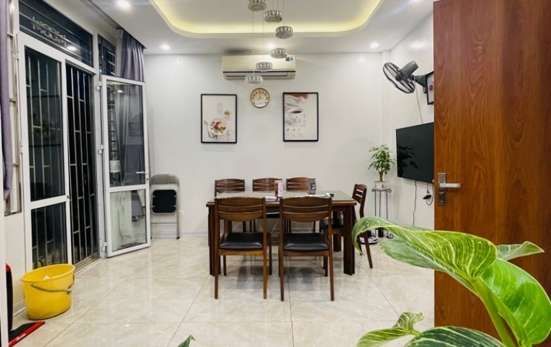 NHÀ ĐẸP RỰC RỠ - CON PHỐ VIP THÁI THỊNH. AN SINH TỐT. - DIỆN TÍCH 40M2 - GIÁ CHỈ 8,6 Tỷ