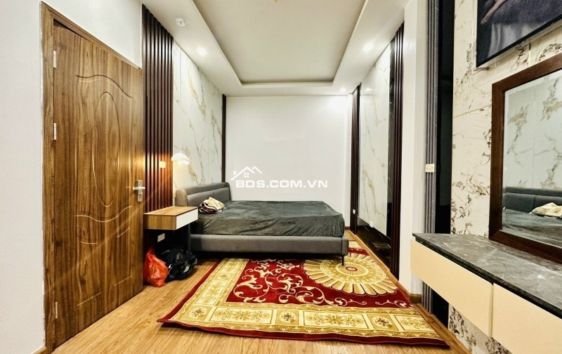 Đại La, Minh Khai Hai Bà Trưng - 6 tầng, 5m mặt tiền, 59m2, Chỉ 13.9 Tỷ, OTO Vào Nhà