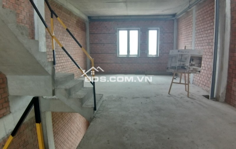 Gấp lắm bán căn Shophuose đường Quách Điêu vừa kinh doanh vừa ở.