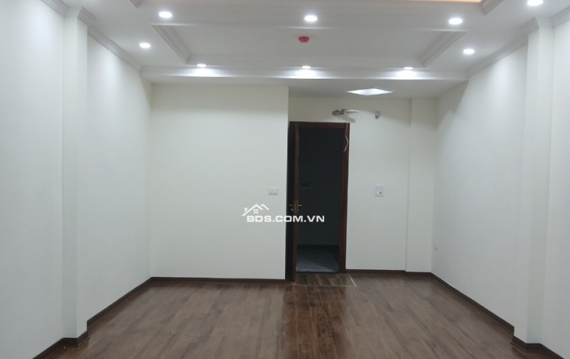 Bán gấp nhà mặt phố Đội Nhân, Ba Đình 50m², xây 9 tầng, thang máy mới giá 19,99 tỷ.