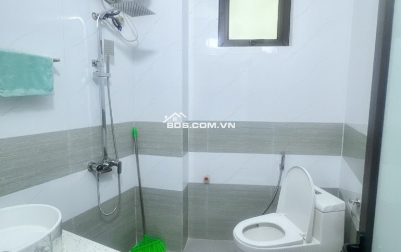 - BÁN NHÀ PHỐ NGUYỄN VĂN HUYÊN, DT 30M2, 5 TẦNG, GIÁ 5,8 tỷ, nhà đẹp lung linh.