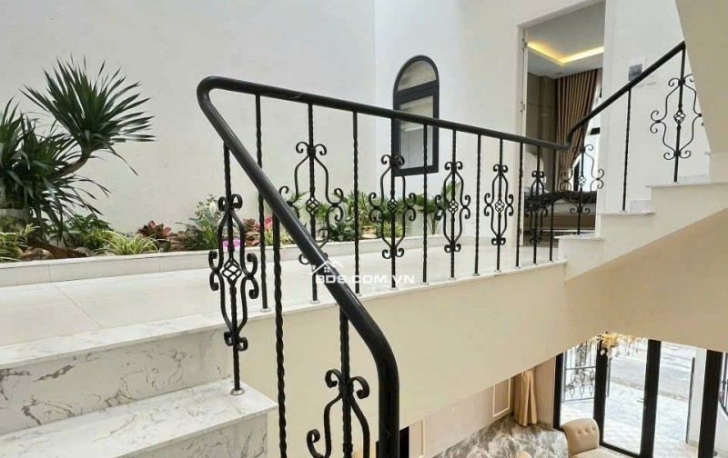 NHÀ MẶT PHỐ tuyệt đẹp và sát BIỂN 90m² ngang 5m - 3 TẦNG chỉ 5 TỶ 350 triệu