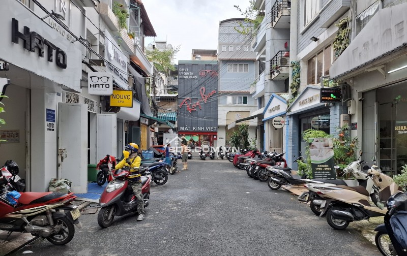 Cho thuê nhà - văn phòng hẻm 7m Sư Vạn Hạnh, cách Vạn Hạnh mall 250m, 400m2, 4 tầng. Thương lượng