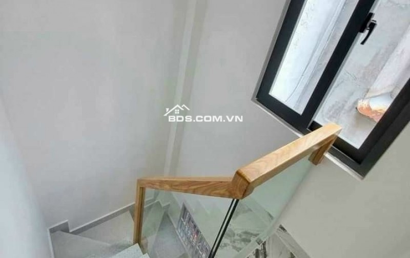 BÁN NHÀ Q4 MỚI 100% 1 TRỆT 2 LẦU MỚI ĐÚC BTCT CHẮC CHẮN – SHR – CHỈ 2.08 TỶ. LH:0939736661