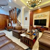 Bán nhà Pháo Đài Láng, gần phố, ở ngay, 35m*5 tầng. Chỉ 6.85 tỷ.