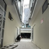CC Bán Nhà cách bên xe Yên Nghĩa 3km, sát ĐH TDTT .4Tx35m2 LH : 0337755138