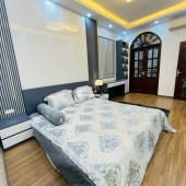 37m2 Phố Hoàng Cầu,5 Tầng SĐCC nở hậu,3 gác đỗ cửa !! 4,8 tỷ