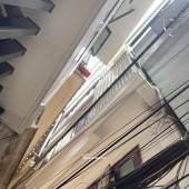 nhà mặt ngõ 5 Tầng : 6 tỷ 4 - 32m2 tại phố Hào Nam, Cát Linh - phường Ô chợ Dừa