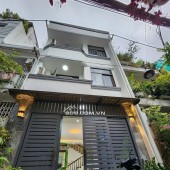 Bán nhà HXH 4,5x14, 60m2, Trệt + 2 lầu + sân thượng. 5PN, 5WC tại Nguyễn Trãi, Q1