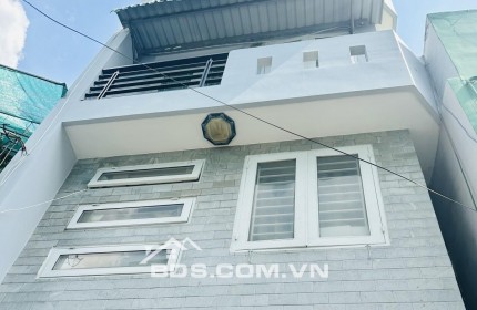 Bán nhà Quận 12 Phan Văn Hớn HXT cách MT 1 căn, sắp lên MT, ngang 4M, 4 tầng 5PN sân thượng.