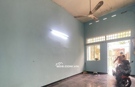 Bán nhà nát, nhà cấp 4 hai mặt tiền hẻm 6 mét trước và sau đường thông Trường Chinh, Cộng Hòa